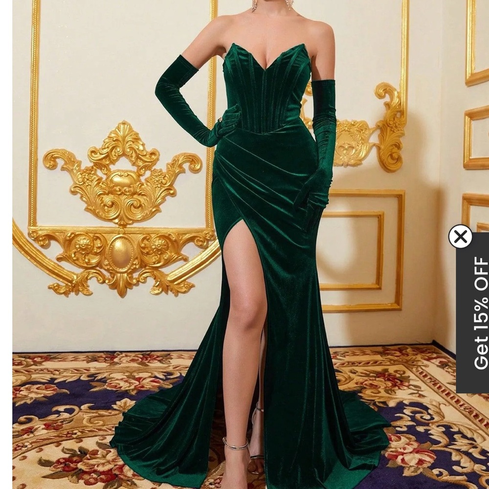 COPY - ELEGANT GREEN PROM/ FORMAL / HOCO DRESS